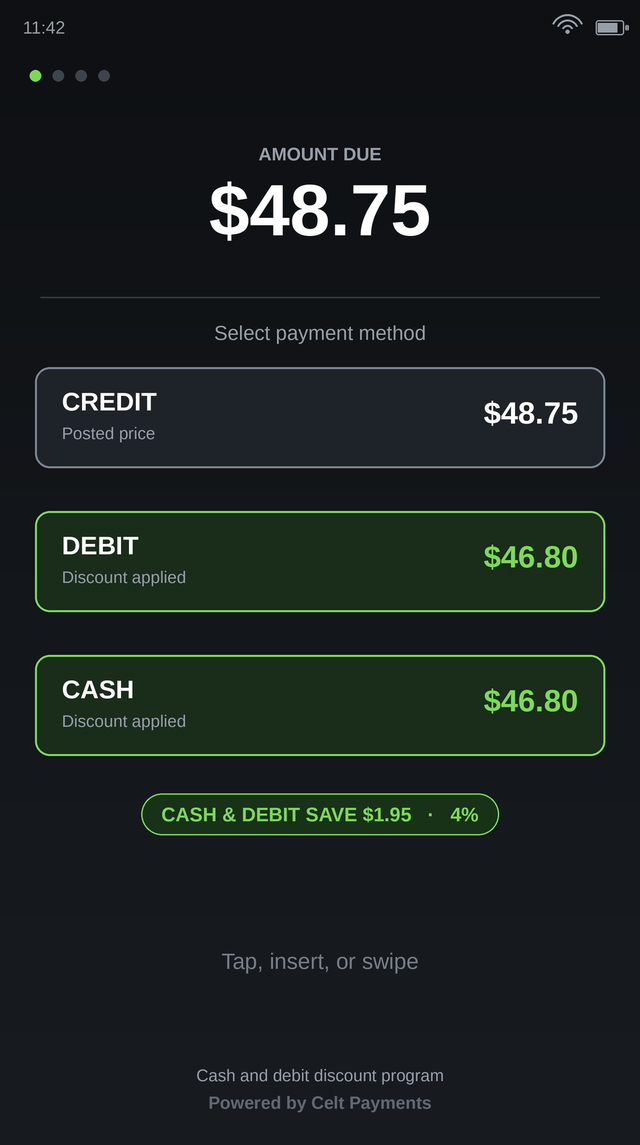 Close-up of the terminal payment screen listing credit, debit and cash as three separate buttons